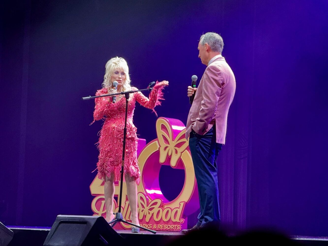 Does Dolly Parton ride roller coasters at Dollywood?